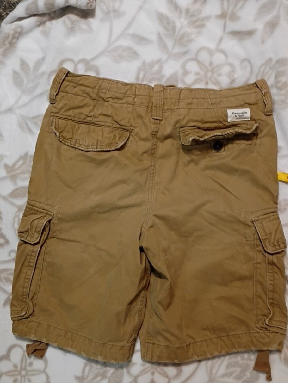 Abercrombie & Fitch Men's Khaki Cargo Shorts - Picture 5 of 7